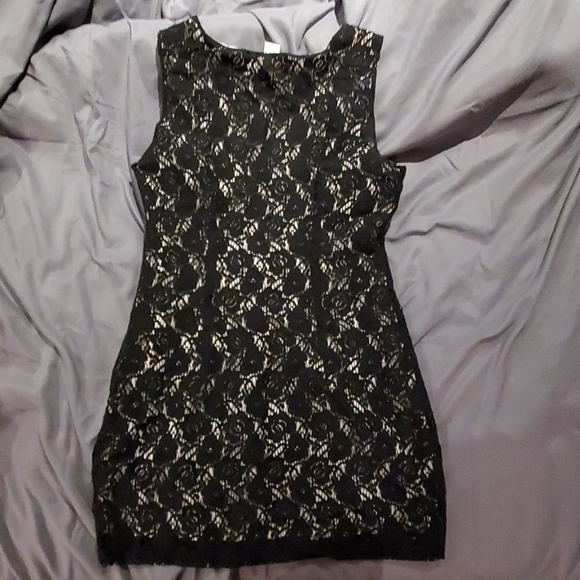 Black lace dress - Picture 2 of 2